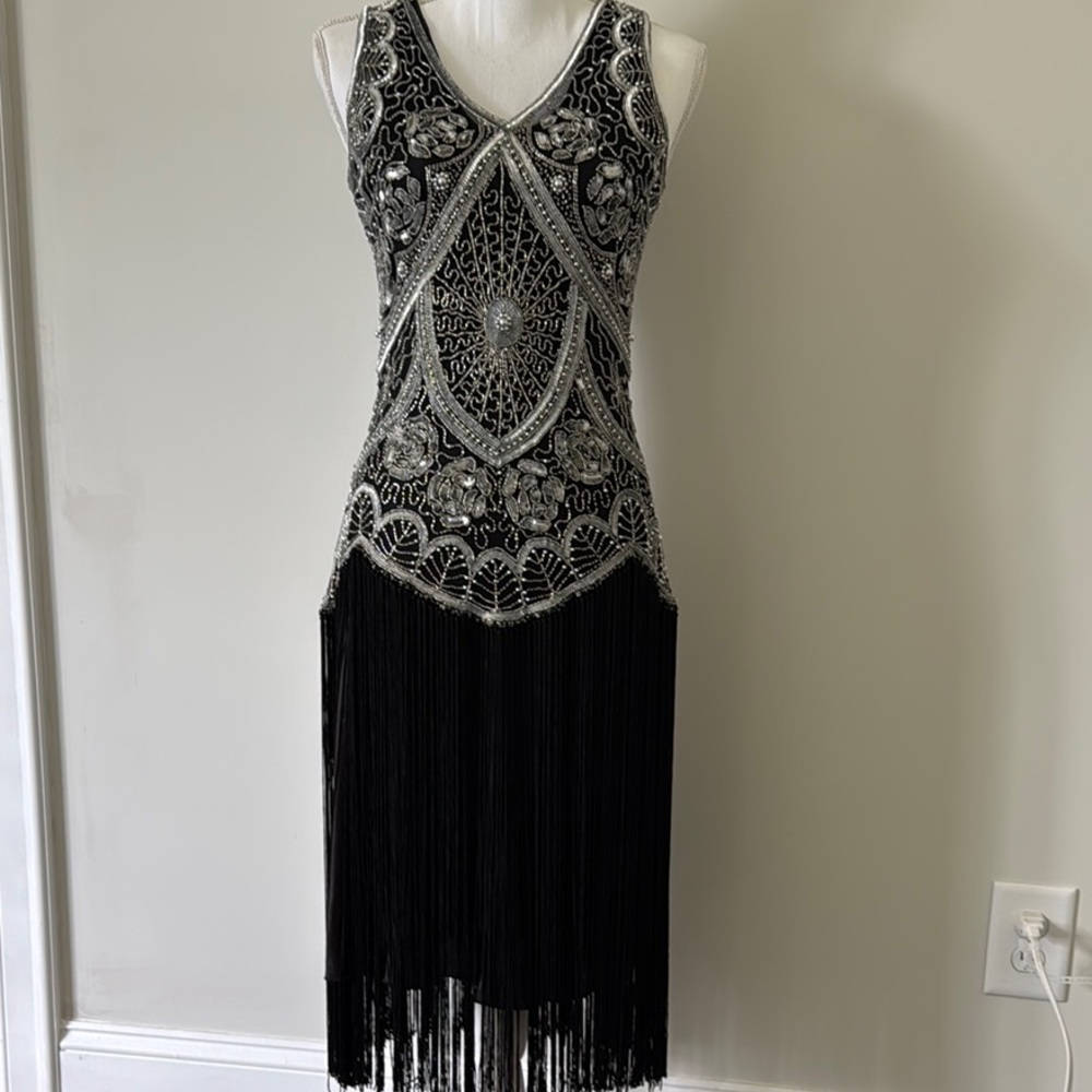 Elegant Flapper Style Black and Silver Women's Dress
